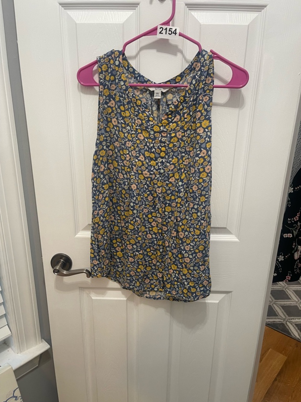 croft & barrow Navy Floral Sleeveless Tank with Yellow and White Flowers